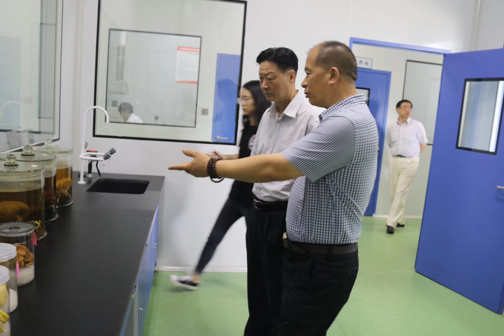 湖北省扶貧開發協會常務副會長黃波蒞臨裕國調研指導